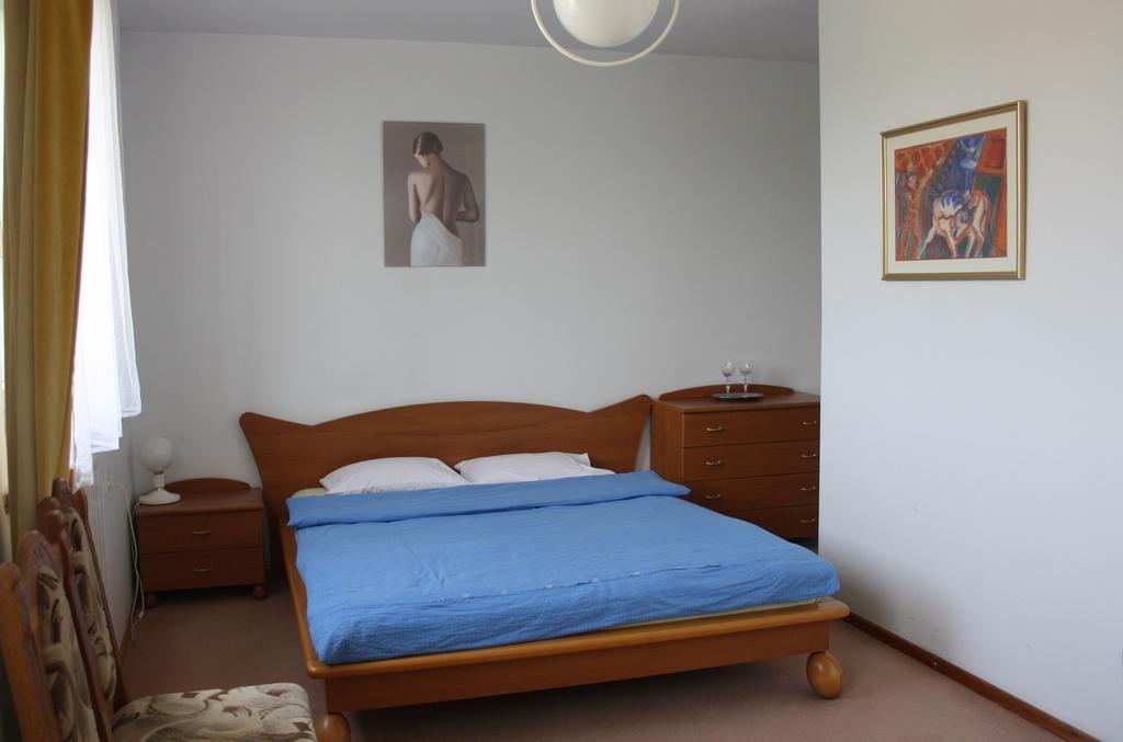 Dom Pod Czarnym Bocianem Apartment Tykocin Phòng bức ảnh